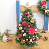 本物のヒムロスギと70個の木の実で作る北欧風卓上クリスマスツリー